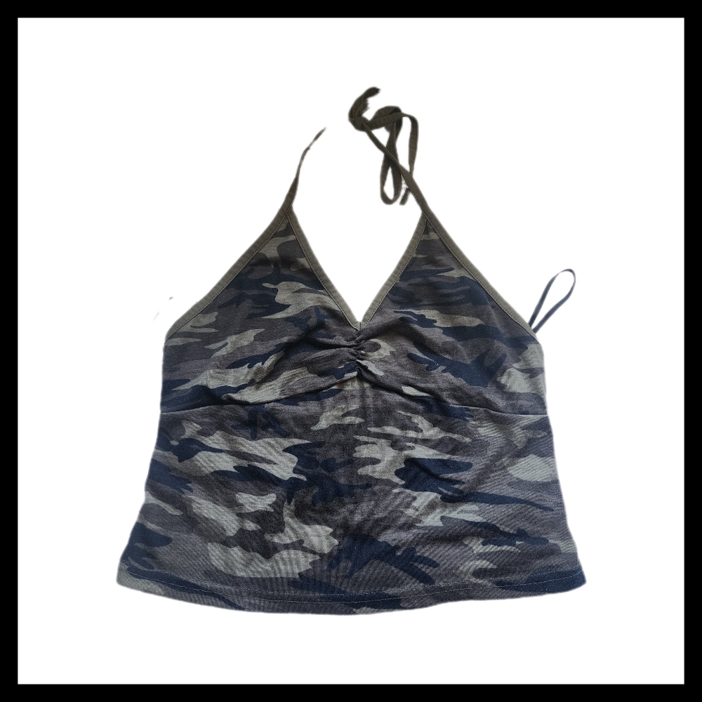 🍂3/$10🍂 Camo Cropped Halter Top